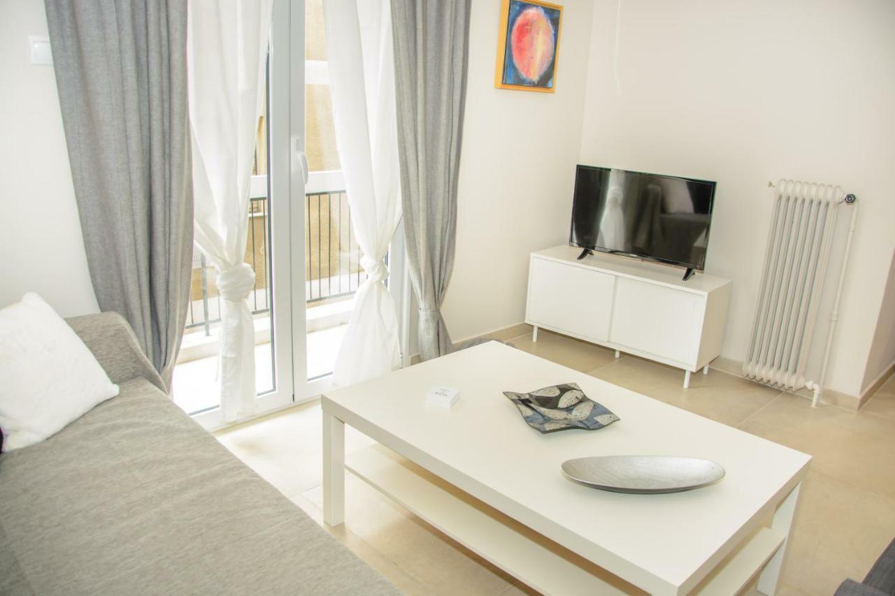 Neighborly Nest - Apartment In The Heart Of アテネ エクステリア 写真