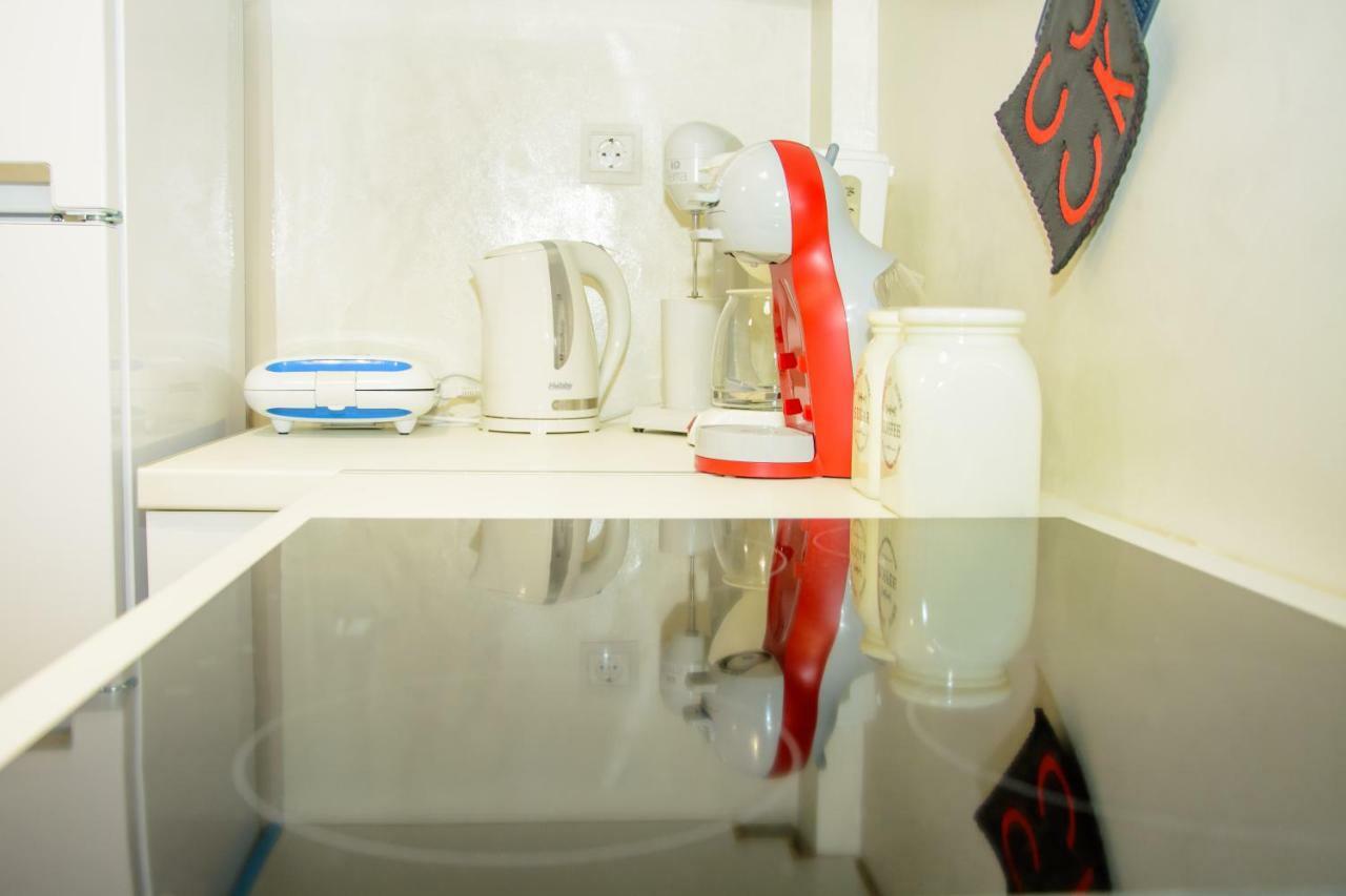 Neighborly Nest - Apartment In The Heart Of アテネ エクステリア 写真